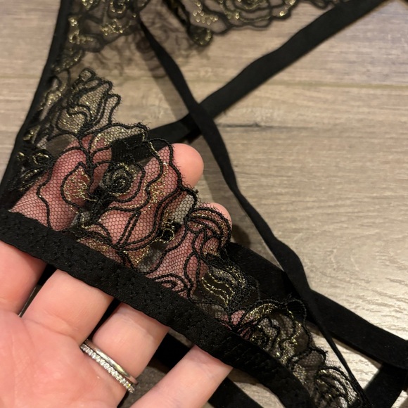 Black and Gold Strappy Lace Teddy - Picture 2 of 5